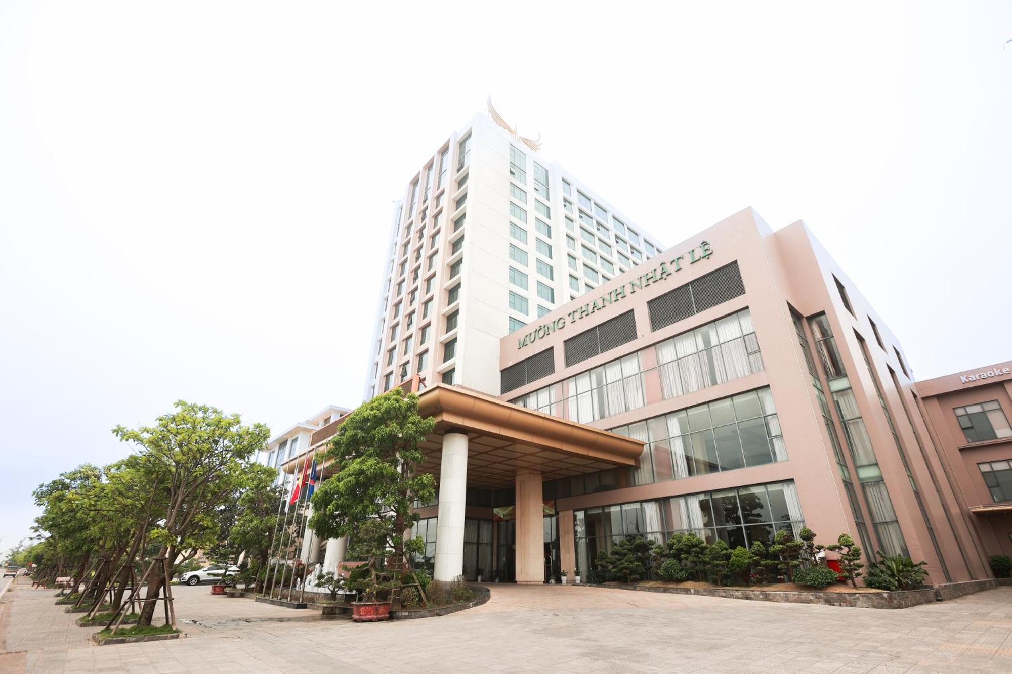 孟谈豪华酒店 洞海 外观 照片