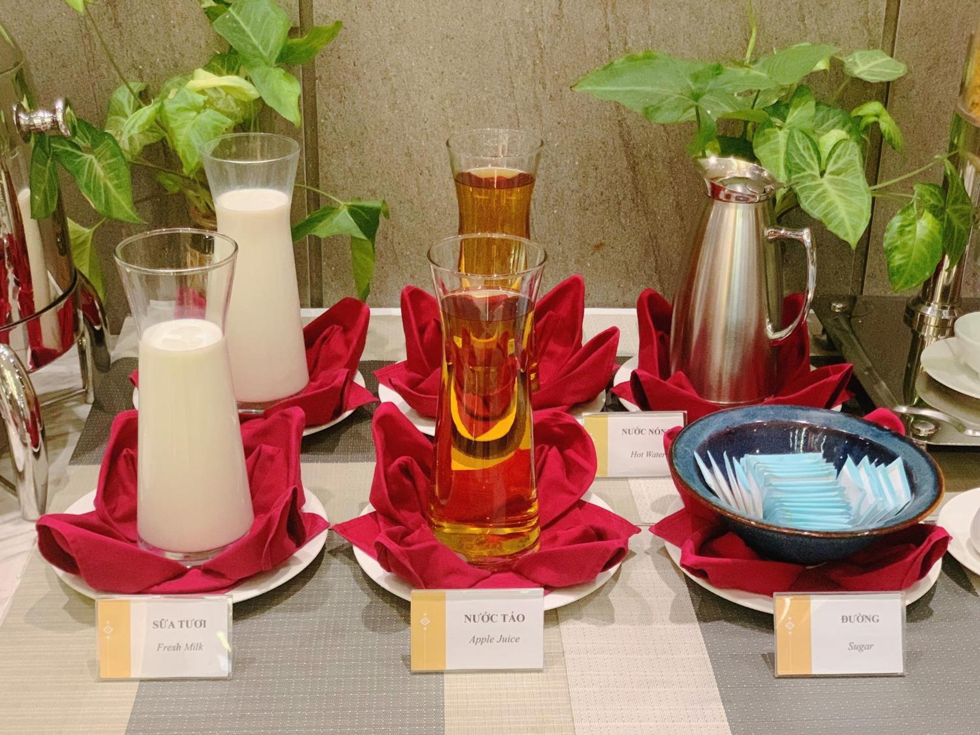 孟谈豪华酒店 洞海 外观 照片