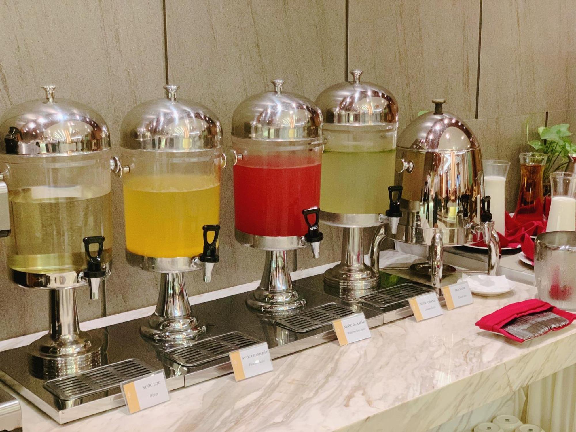 孟谈豪华酒店 洞海 外观 照片